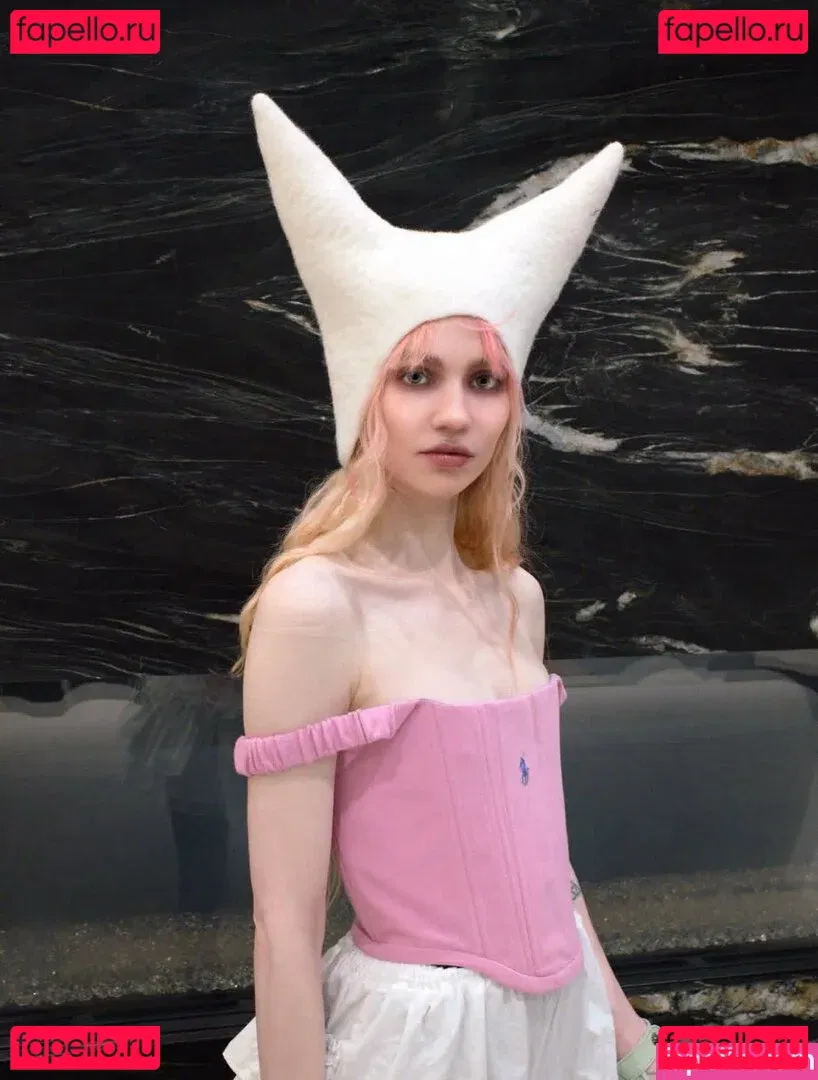 Grimes Onlyfans Photo Gallery 