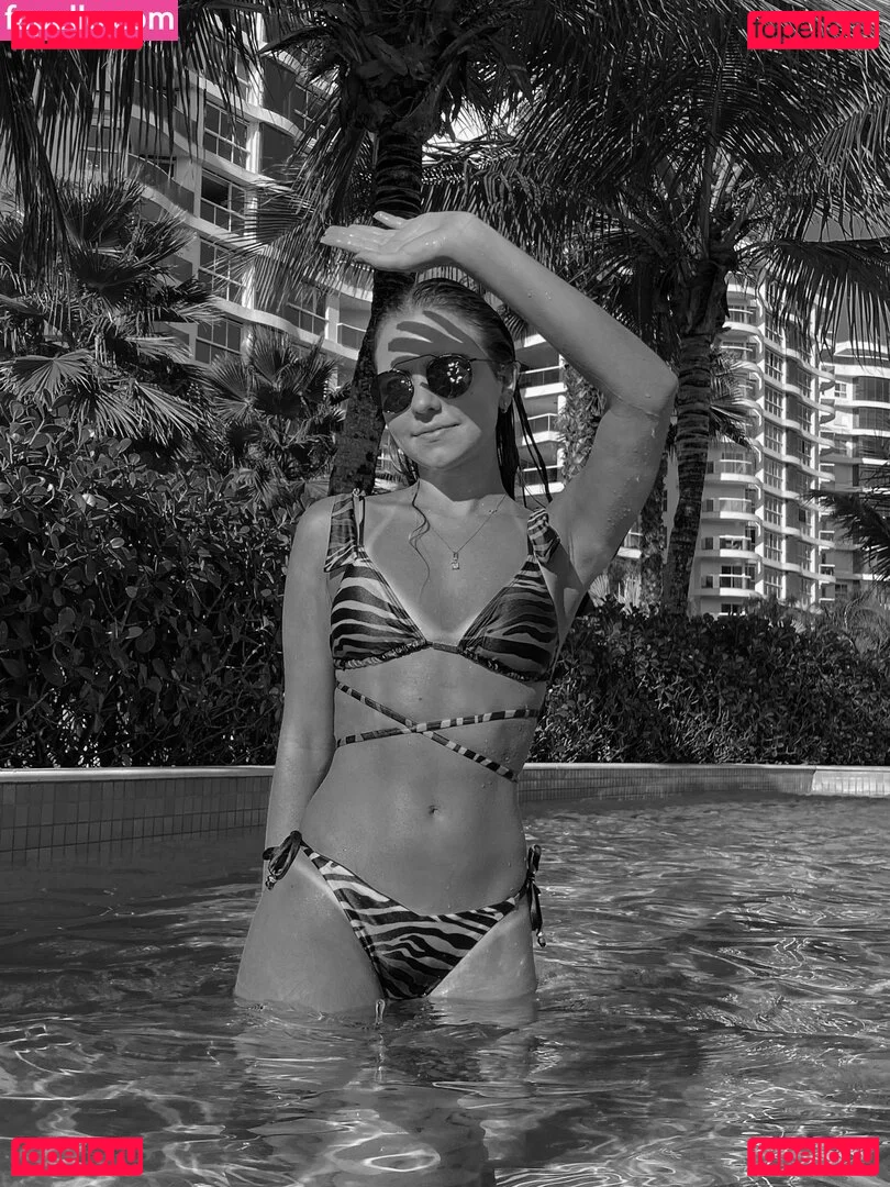 Nicole Loures Onlyfans Photo Gallery 