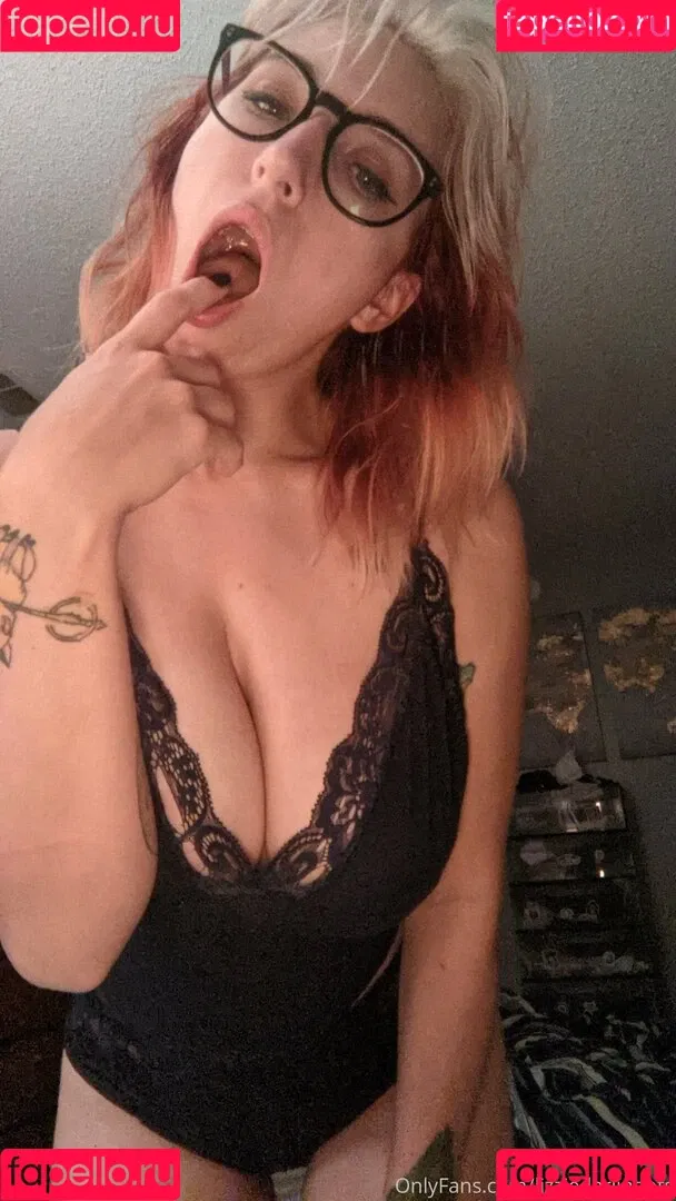 thepigeonbrat Onlyfans Photo Gallery 