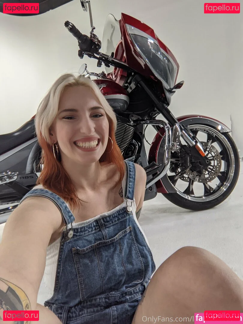 thepigeonbrat Onlyfans Photo Gallery 