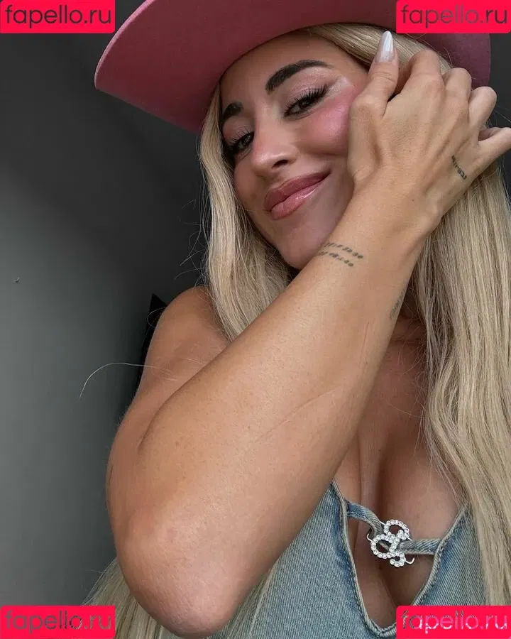 paulagonu Onlyfans Photo Gallery 