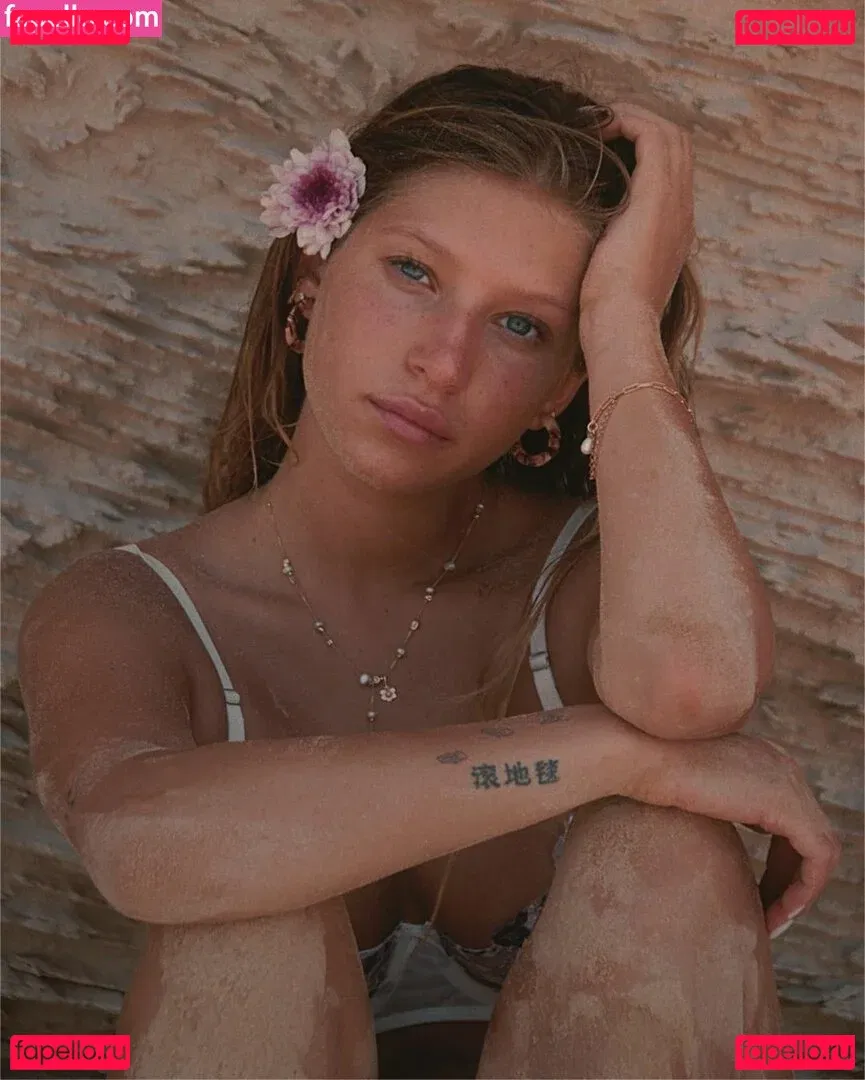 Roni Zouler Onlyfans Photo Gallery 