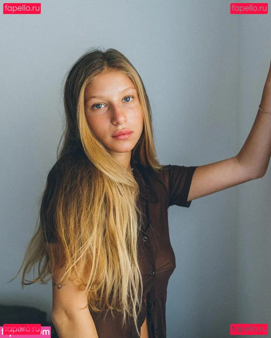 Roni Zouler Onlyfans Photo Gallery 