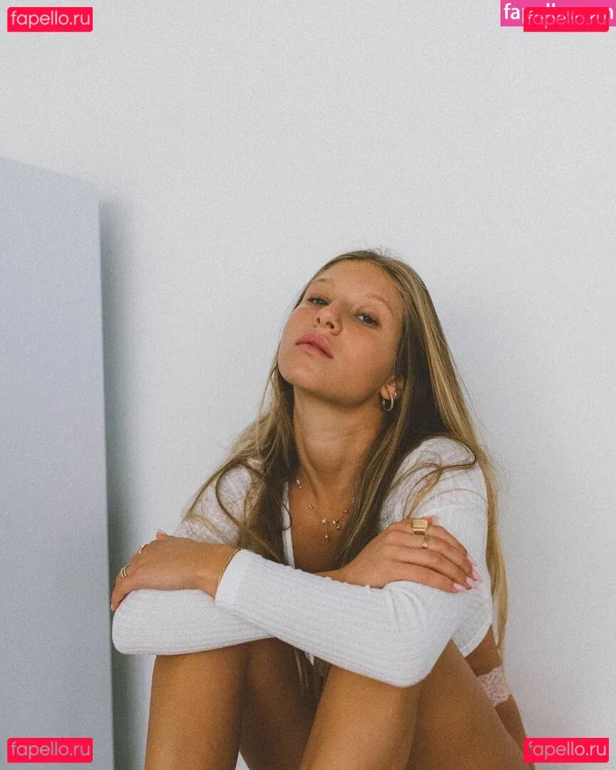 Roni Zouler Onlyfans Photo Gallery 