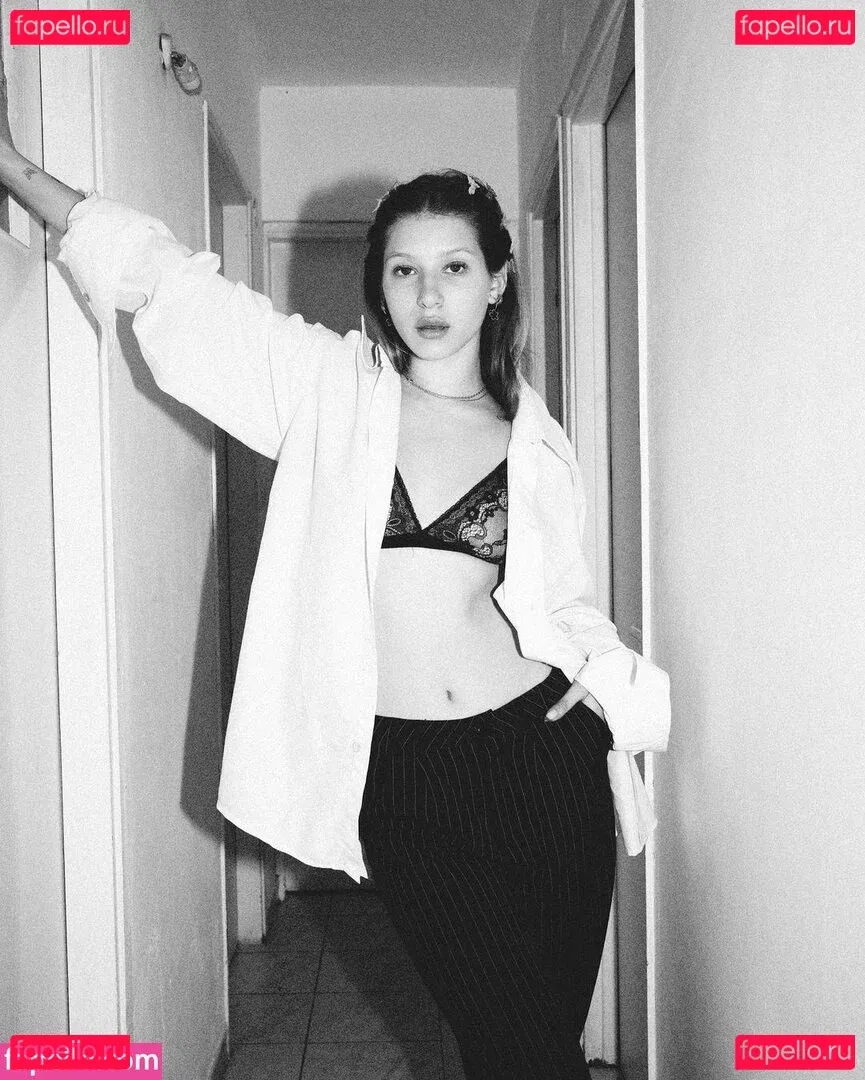 Roni Zouler Onlyfans Photo Gallery 