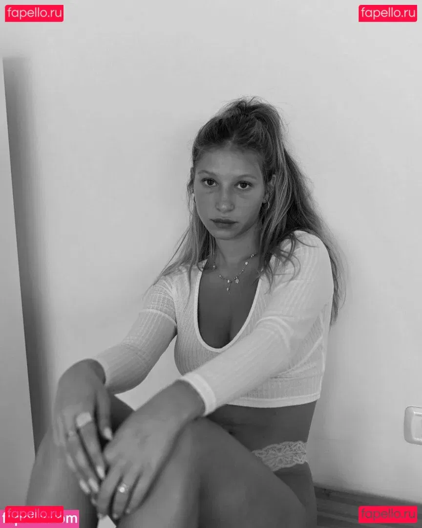 Roni Zouler Onlyfans Photo Gallery 