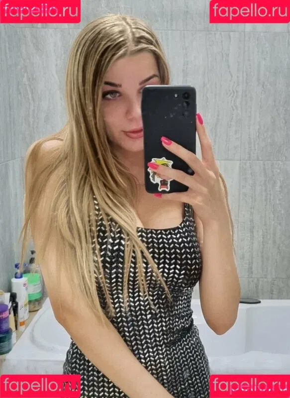 momsaysitsok Onlyfans Photo Gallery 