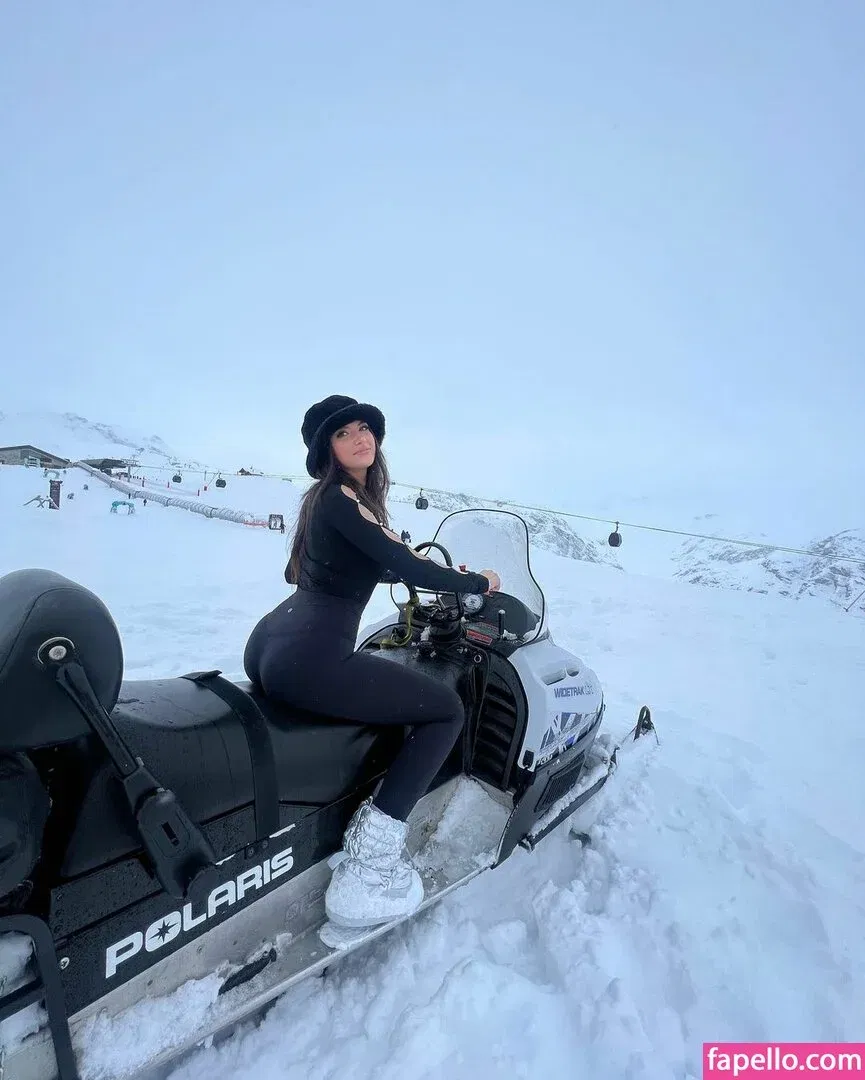 Ellie Zeiler Onlyfans Photo Gallery 