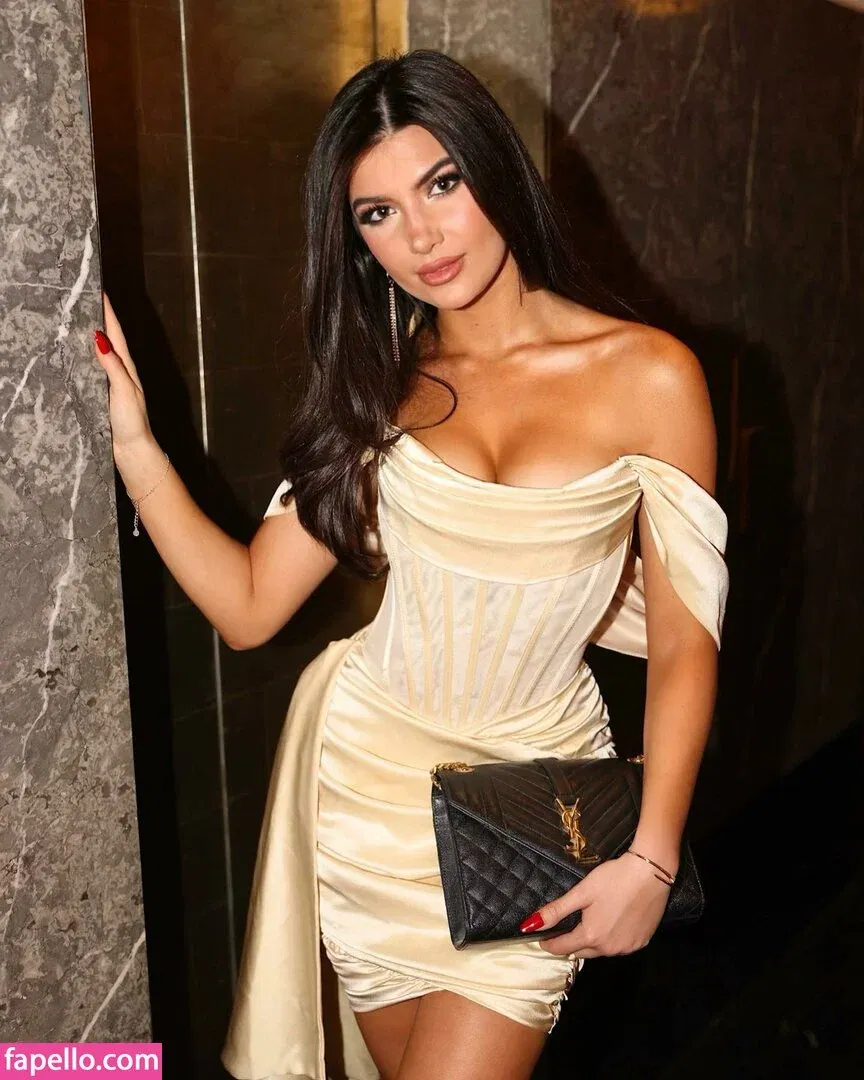 Ellie Zeiler Onlyfans Photo Gallery 