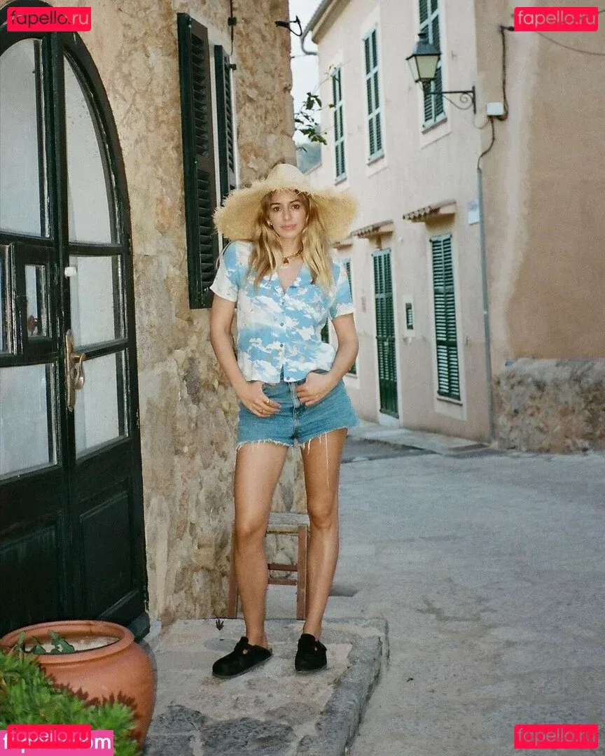 Keeley Hazel Onlyfans Photo Gallery 