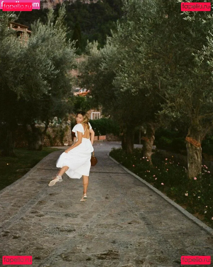 Keeley Hazel Onlyfans Photo Gallery 