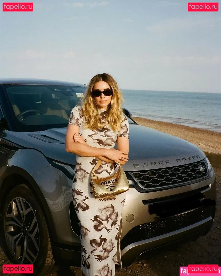 Keeley Hazel Onlyfans Photo Gallery 