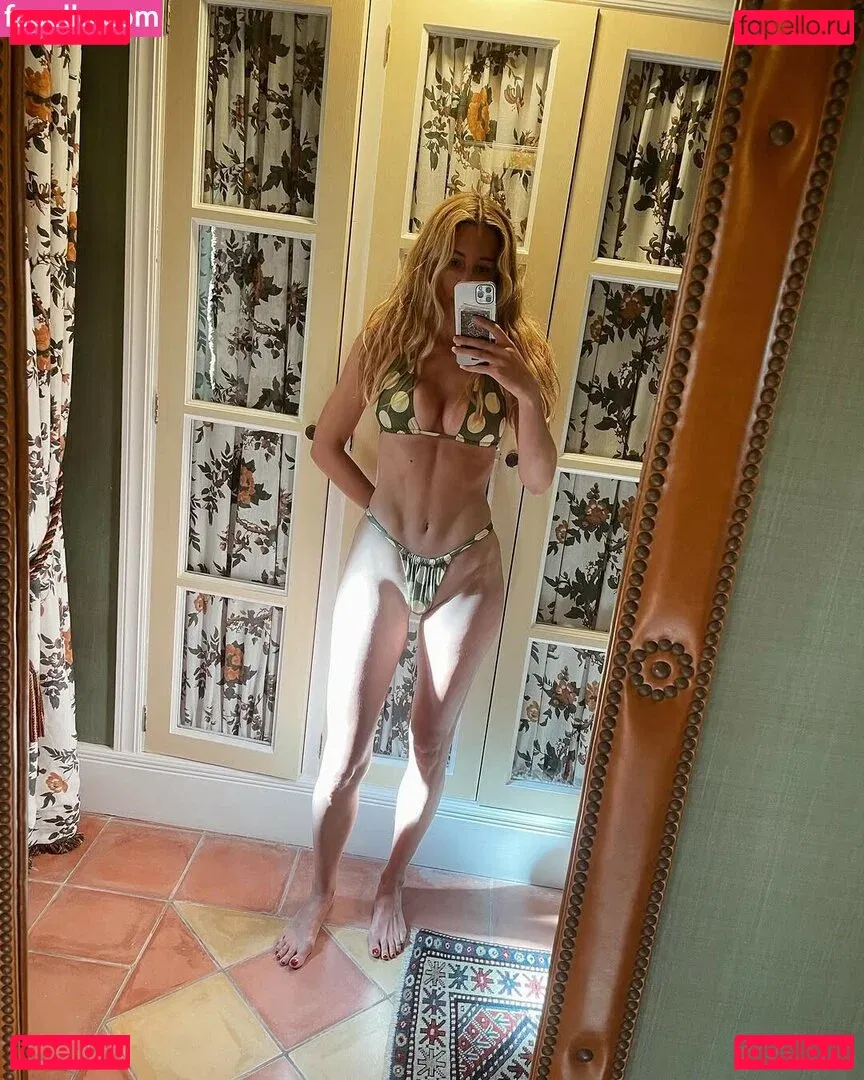 Keeley Hazel Onlyfans Photo Gallery 