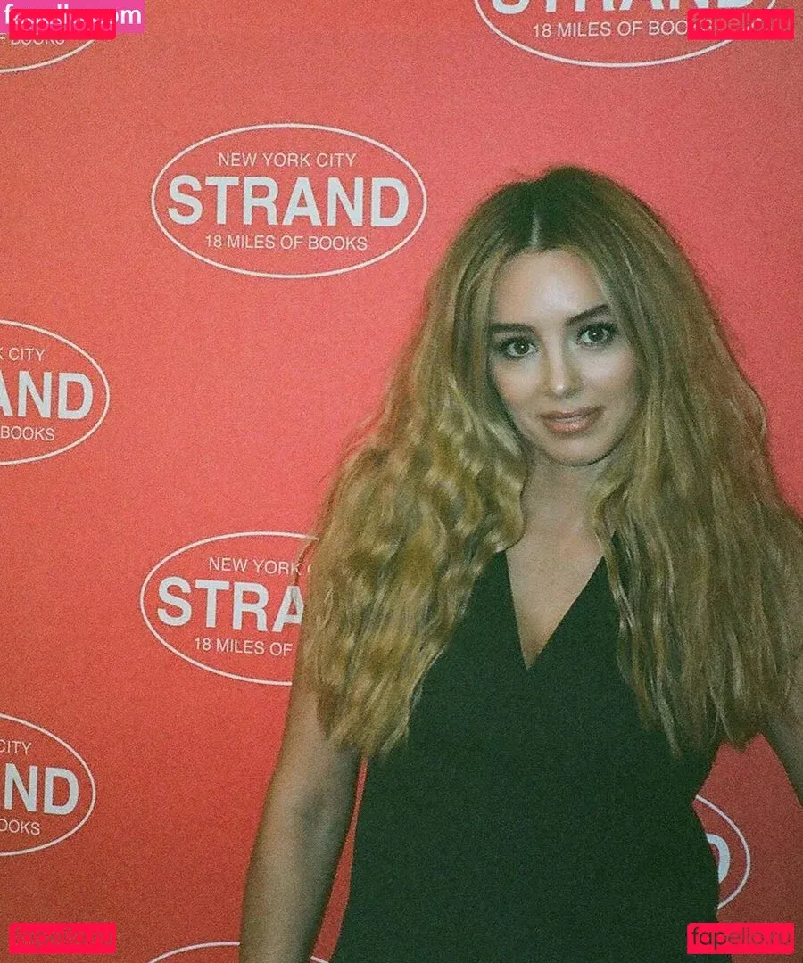 Keeley Hazel Onlyfans Photo Gallery 