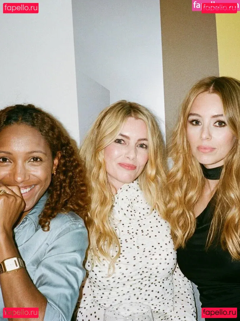 Keeley Hazel Onlyfans Photo Gallery 