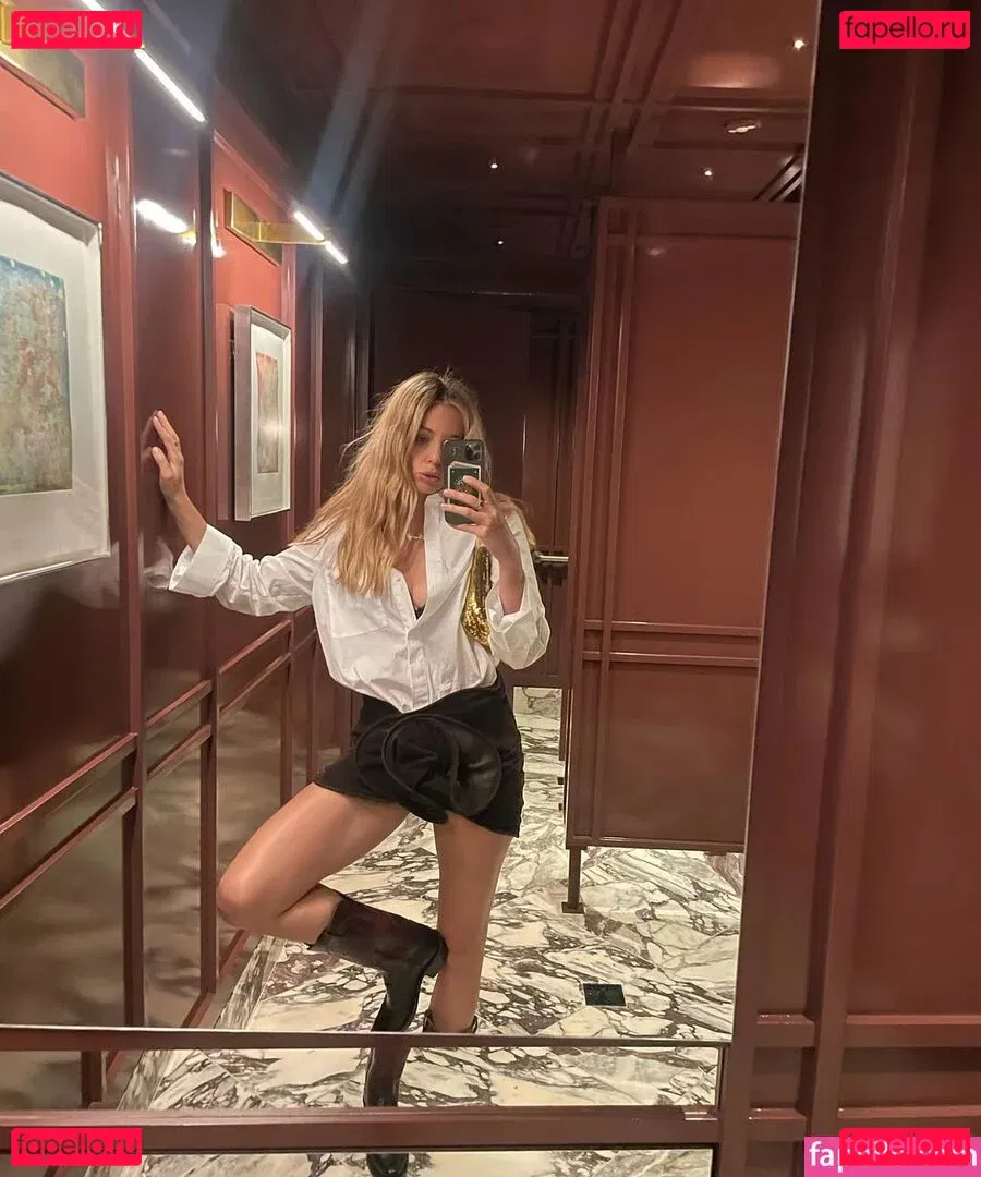 Keeley Hazel Onlyfans Photo Gallery 