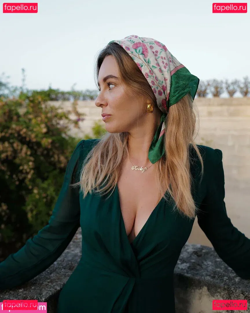 Keeley Hazel Onlyfans Photo Gallery 