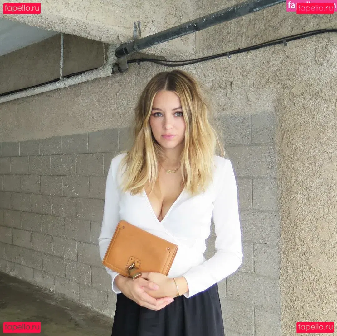 Keeley Hazel Onlyfans Photo Gallery 