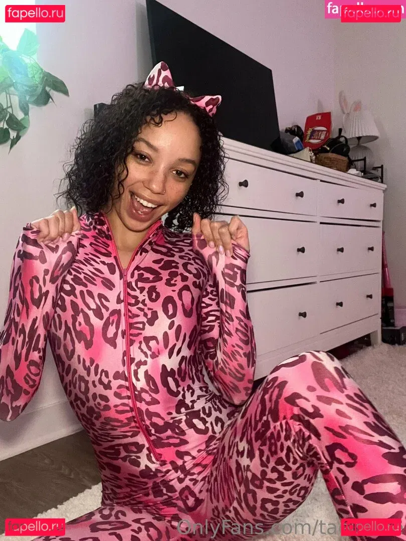 taeisfree Onlyfans Photo Gallery 