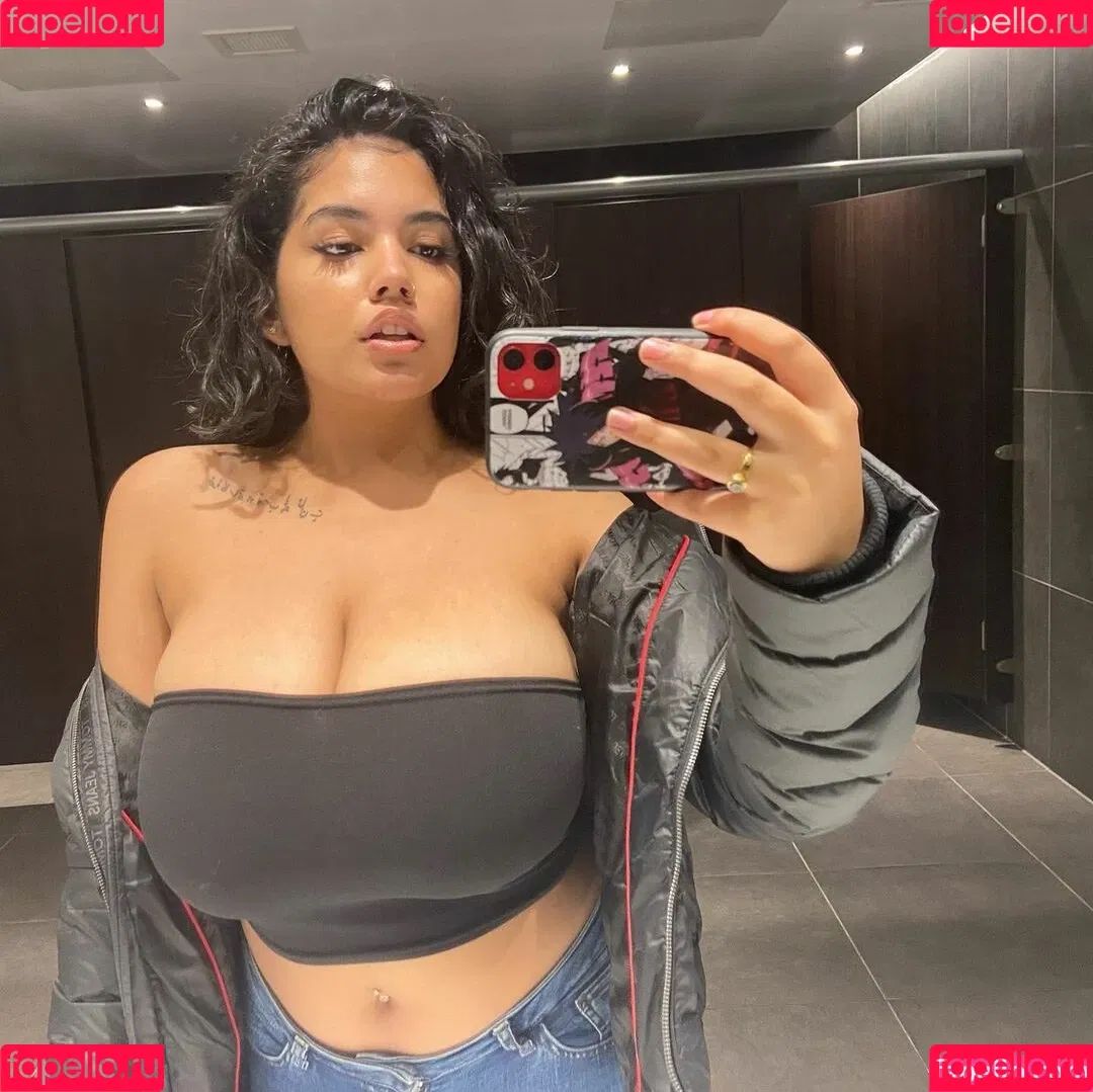 Boa Hancock Onlyfans Photo Gallery 