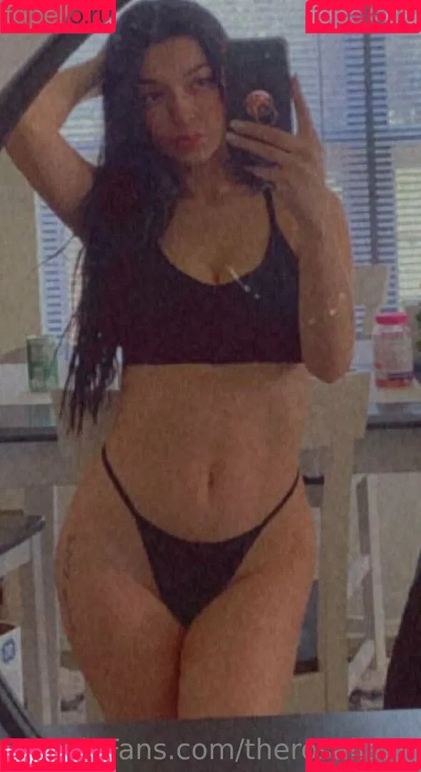 therosaliaxo Onlyfans Photo Gallery 