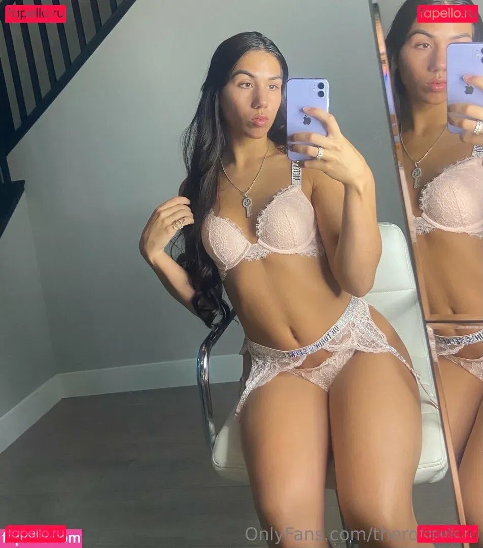 therosaliaxo Onlyfans Photo Gallery 