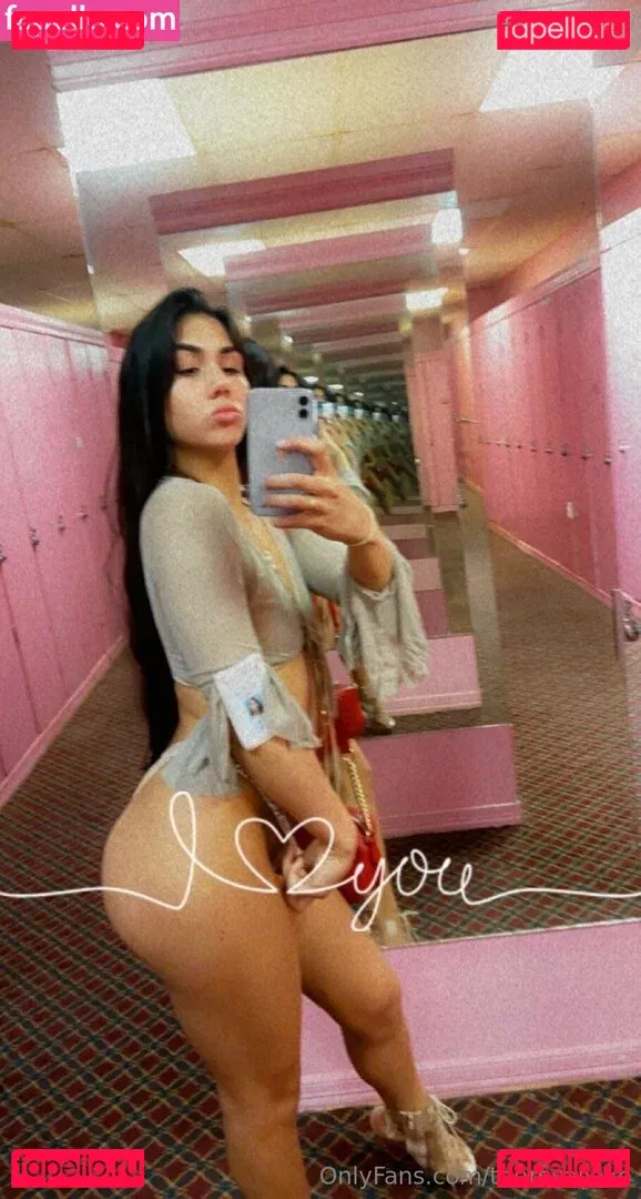 therosaliaxo Onlyfans Photo Gallery 