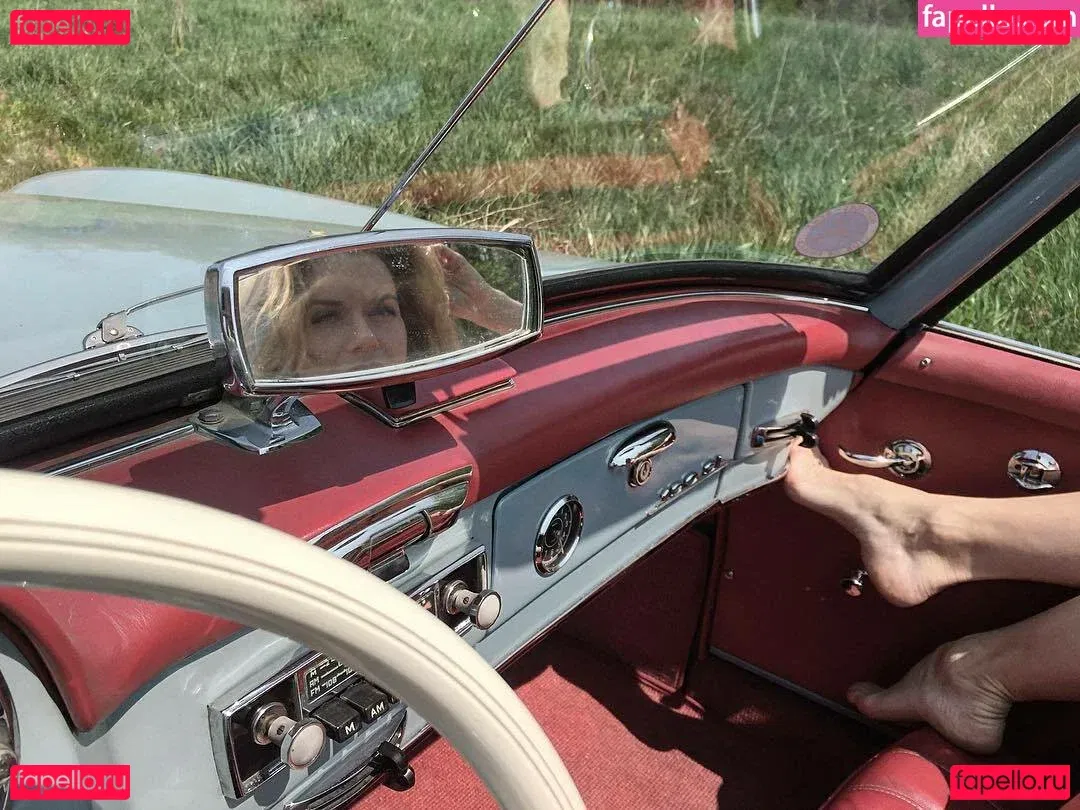 Hilarie Burton Onlyfans Photo Gallery 