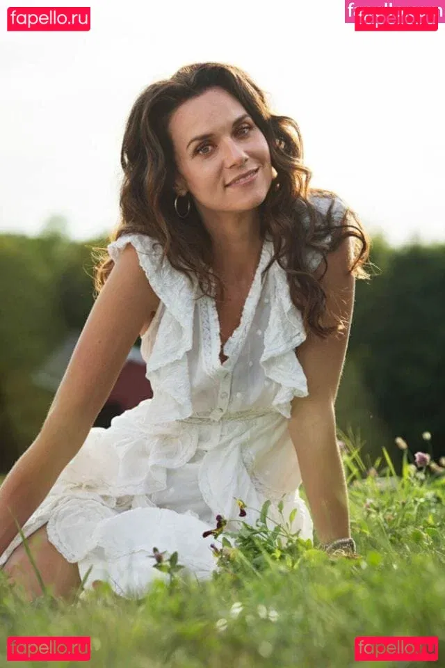 Hilarie Burton Onlyfans Photo Gallery 