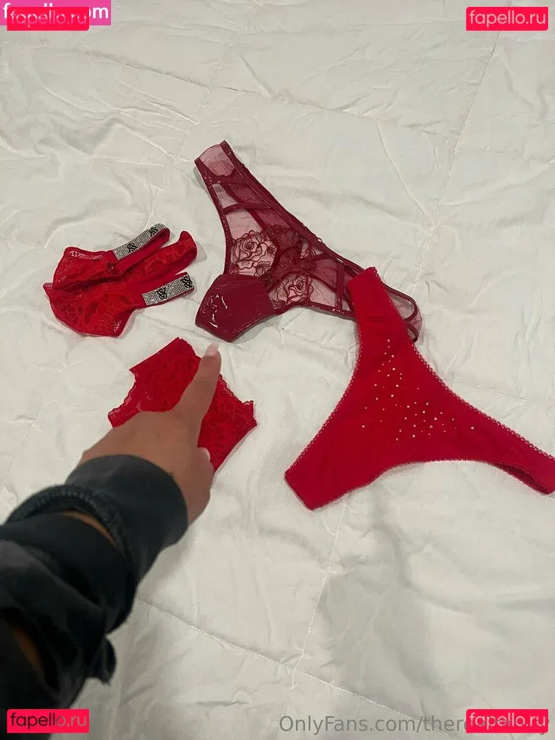 therealtahiry Onlyfans Photo Gallery 