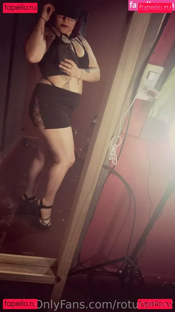 rotunena2 Onlyfans Photo Gallery 