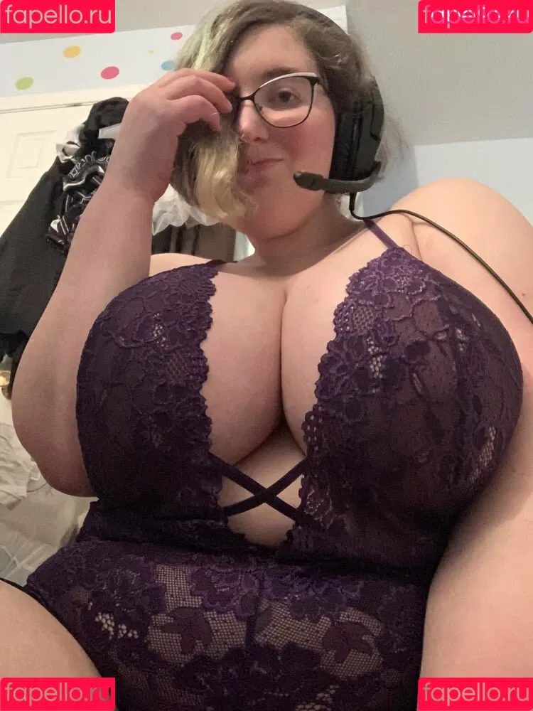 Squishy Lynxie Onlyfans Photo Gallery 