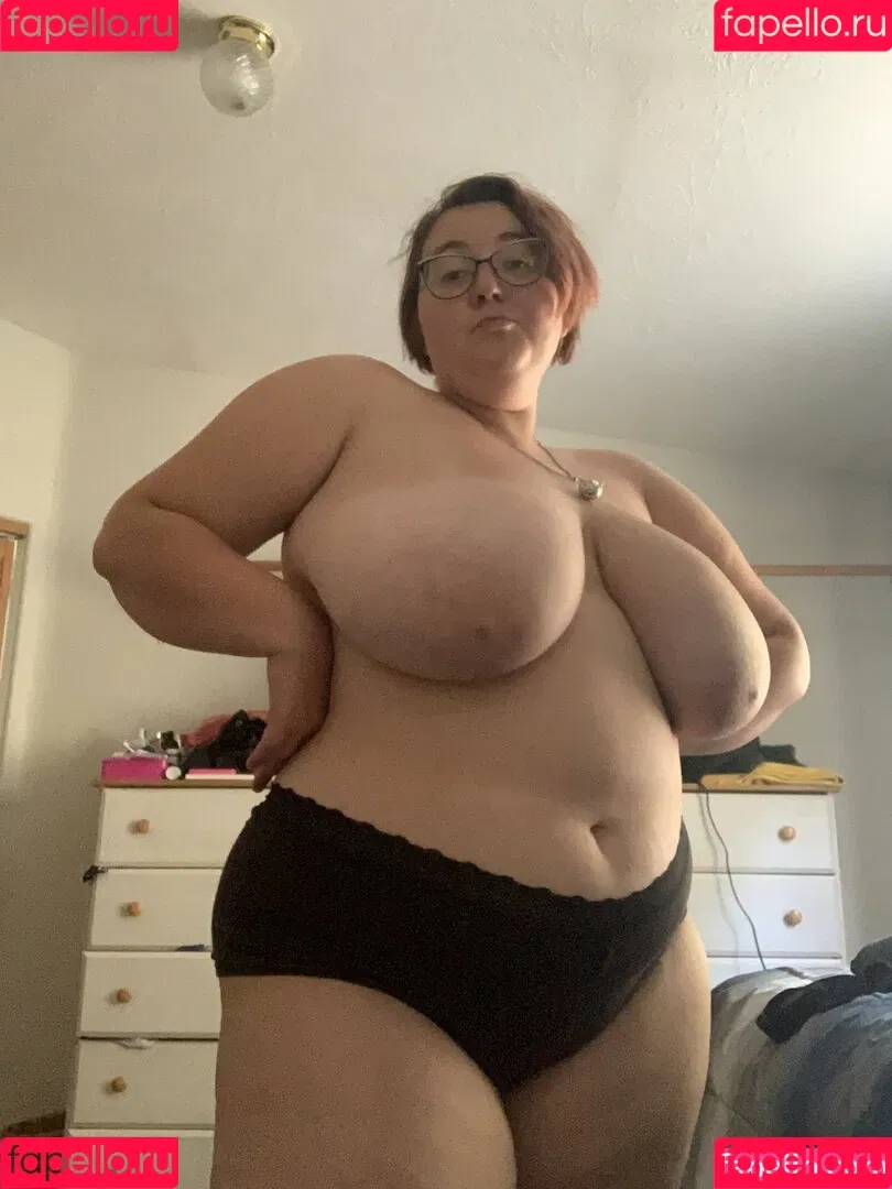 Squishy Lynxie Onlyfans Photo Gallery 