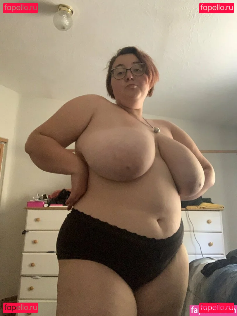 Squishy Lynxie Onlyfans Photo Gallery 