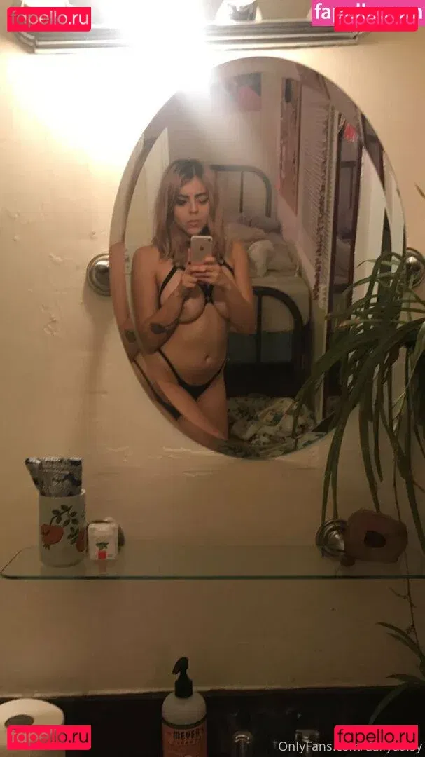 dailydaisy Onlyfans Photo Gallery 