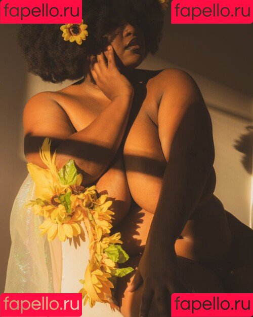 Thighlyinfluential Onlyfans Photo Gallery 