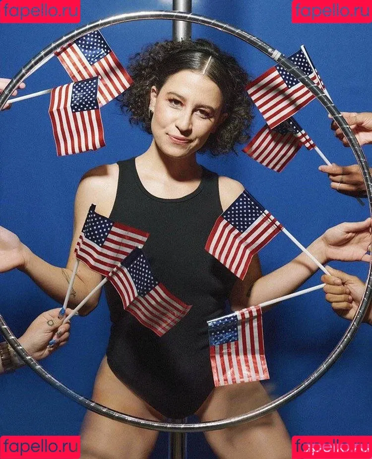 Ilana Glazer Onlyfans Photo Gallery 