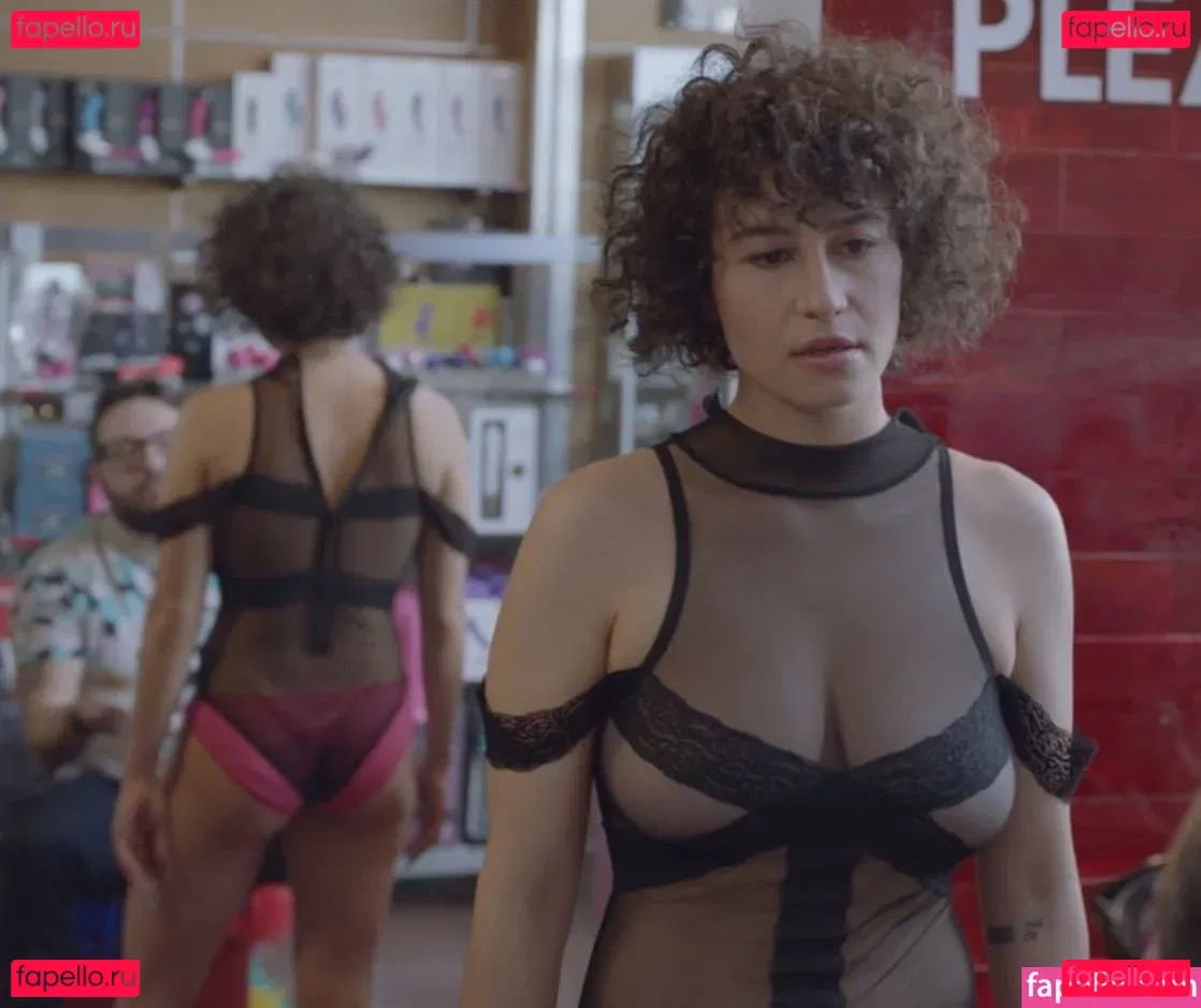 Ilana Glazer Onlyfans Photo Gallery 
