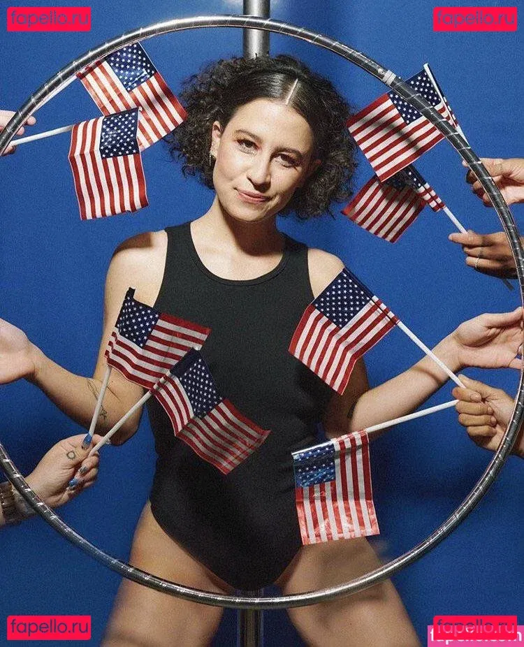 Ilana Glazer Onlyfans Photo Gallery 