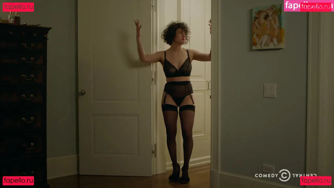 Ilana Glazer Onlyfans Photo Gallery 