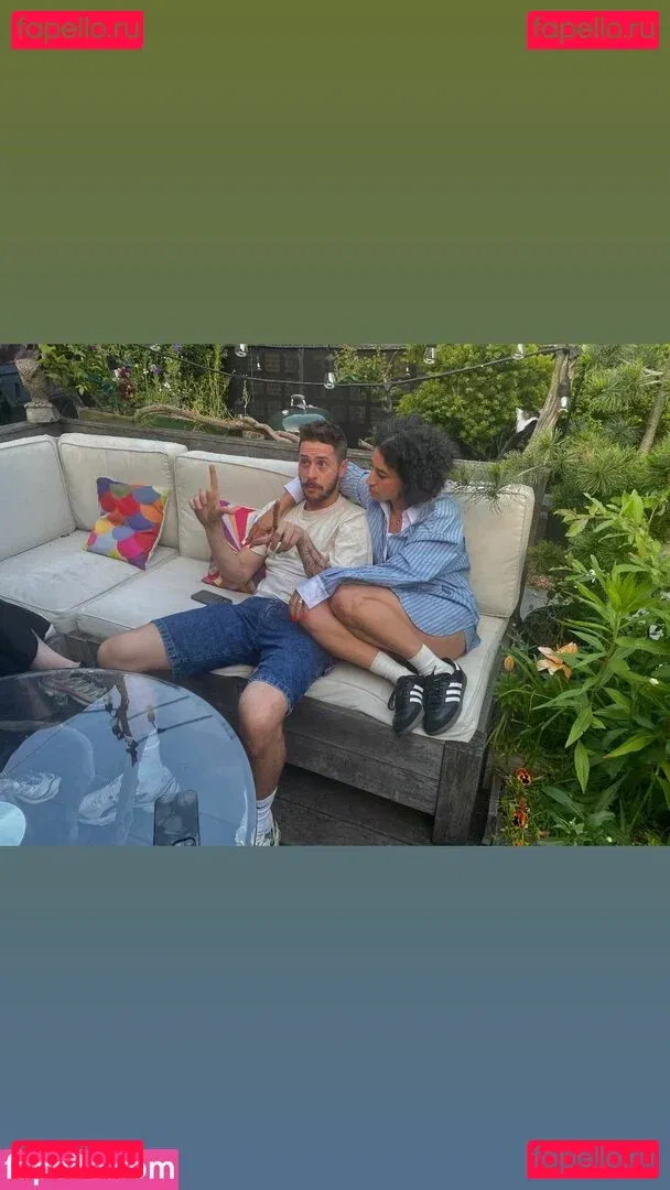 Ilana Glazer Onlyfans Photo Gallery 