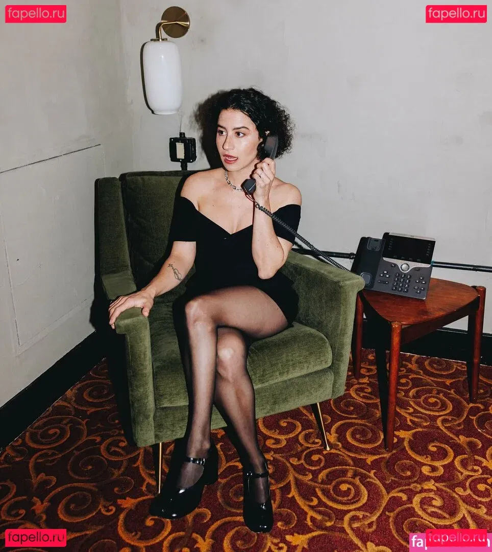 Ilana Glazer Onlyfans Photo Gallery 