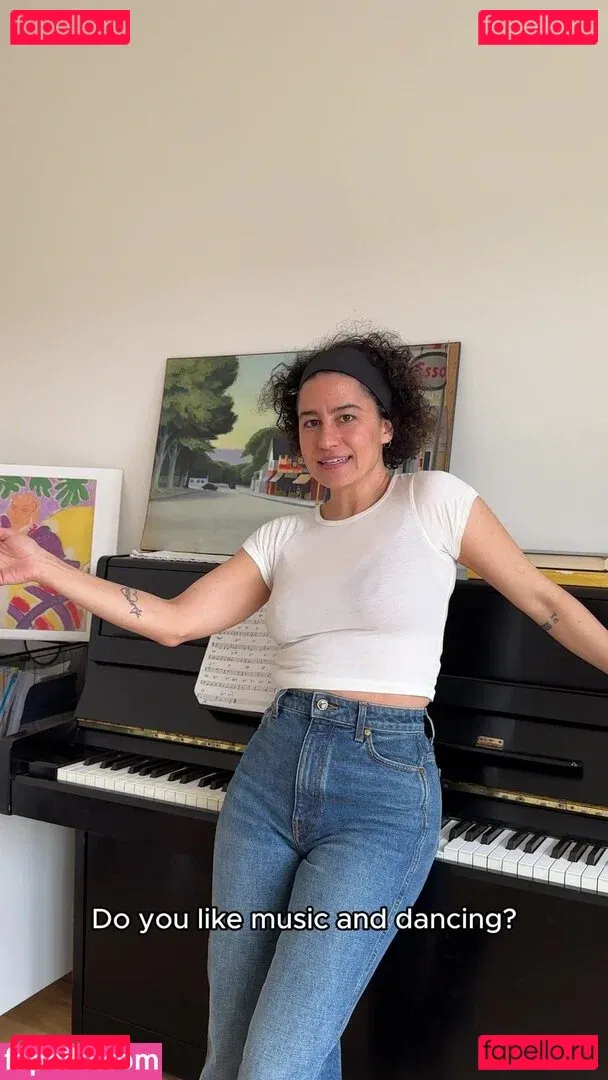 Ilana Glazer Onlyfans Photo Gallery 