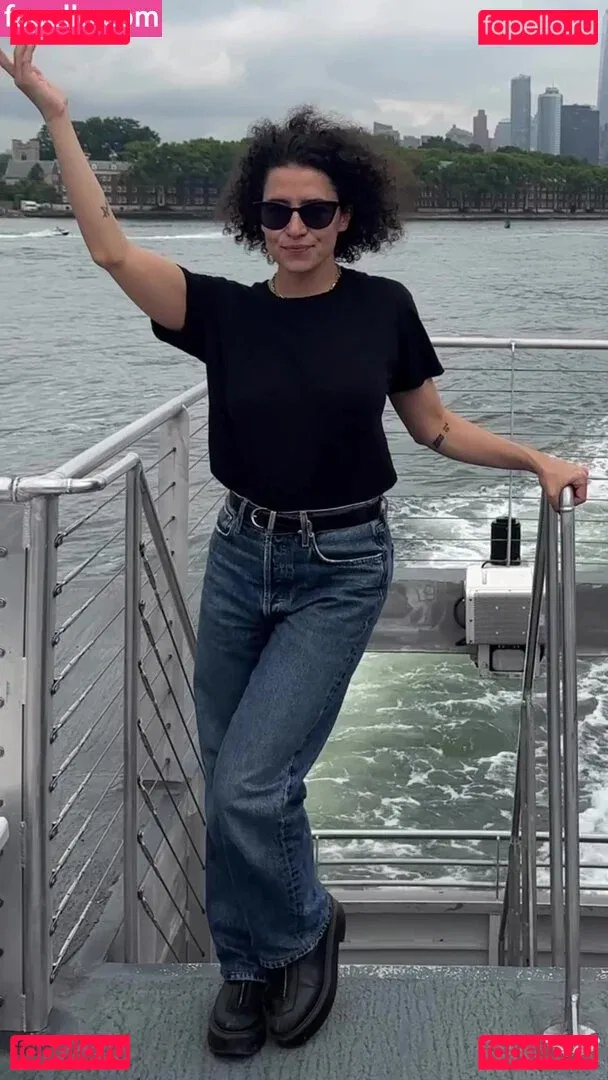 Ilana Glazer Onlyfans Photo Gallery 