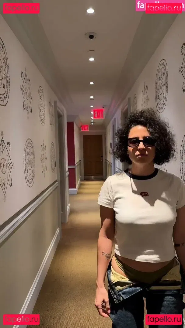 Ilana Glazer Onlyfans Photo Gallery 