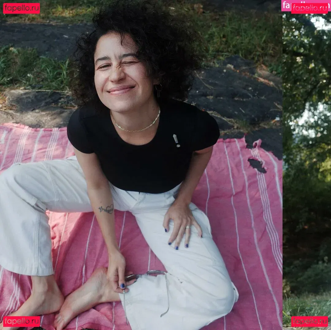 Ilana Glazer Onlyfans Photo Gallery 