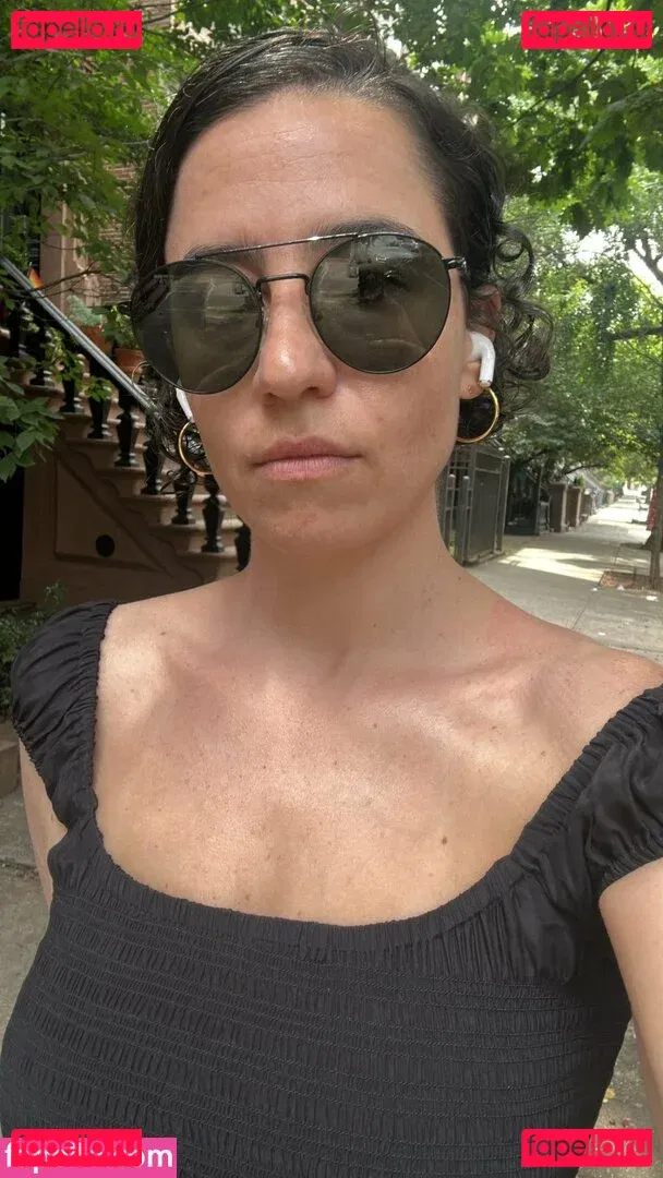 Ilana Glazer Onlyfans Photo Gallery 