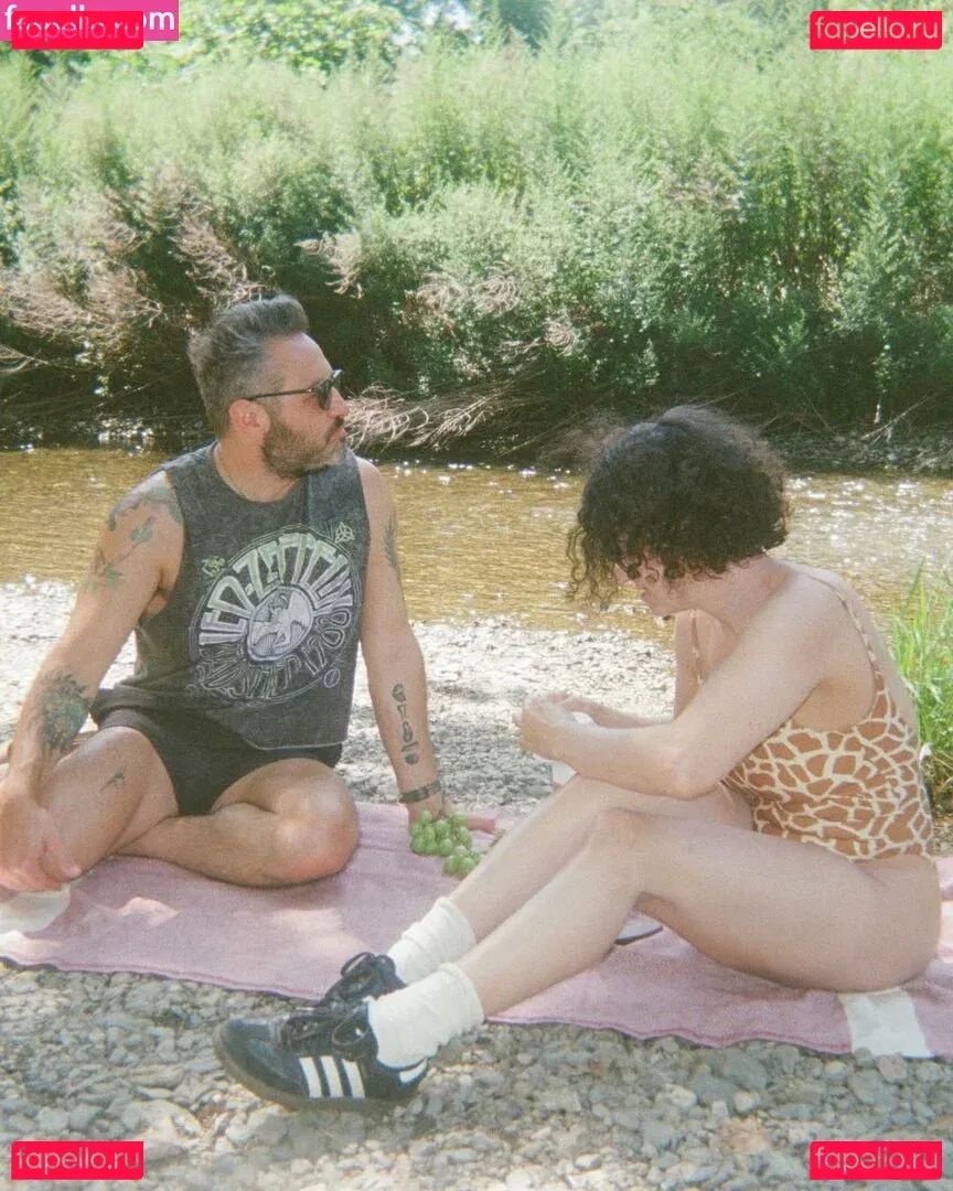 Ilana Glazer Onlyfans Photo Gallery 