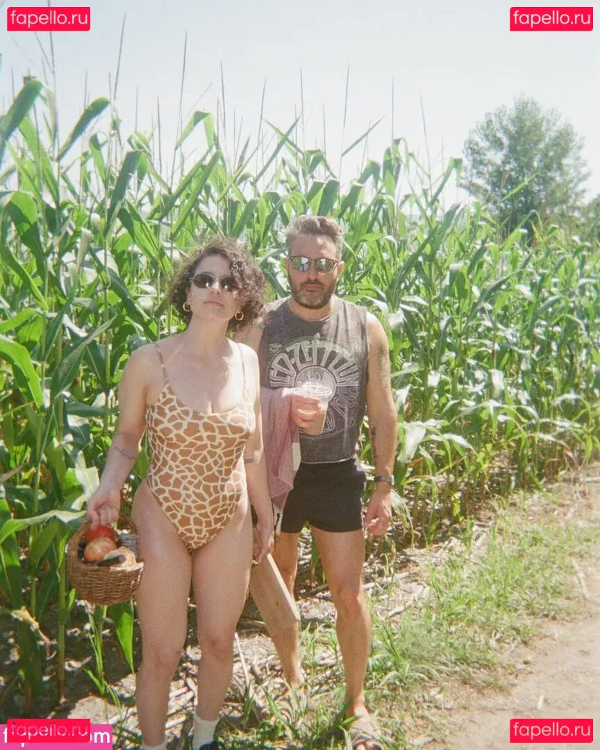 Ilana Glazer Onlyfans Photo Gallery 