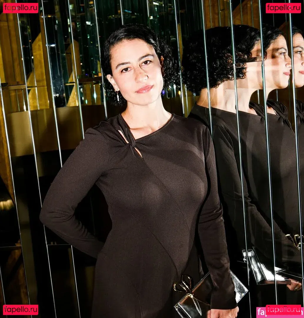 Ilana Glazer Onlyfans Photo Gallery 